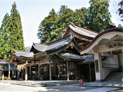 白山比咩神社遊神殿の正面外観