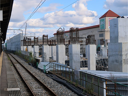 北陸新幹線加賀温泉駅高架橋の外観写真